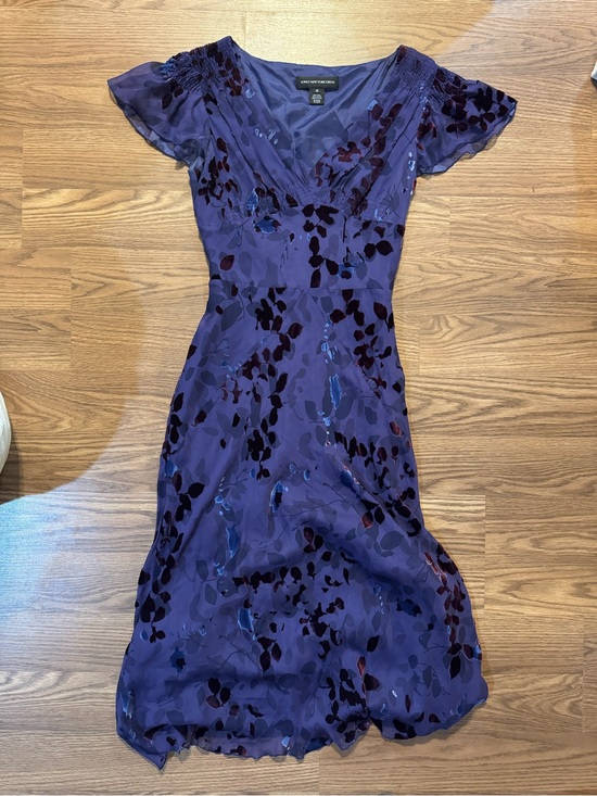 Jones New York Dresses & Skirts - Jones New York Purple Velvet Floral V‑Neck Midi Dress